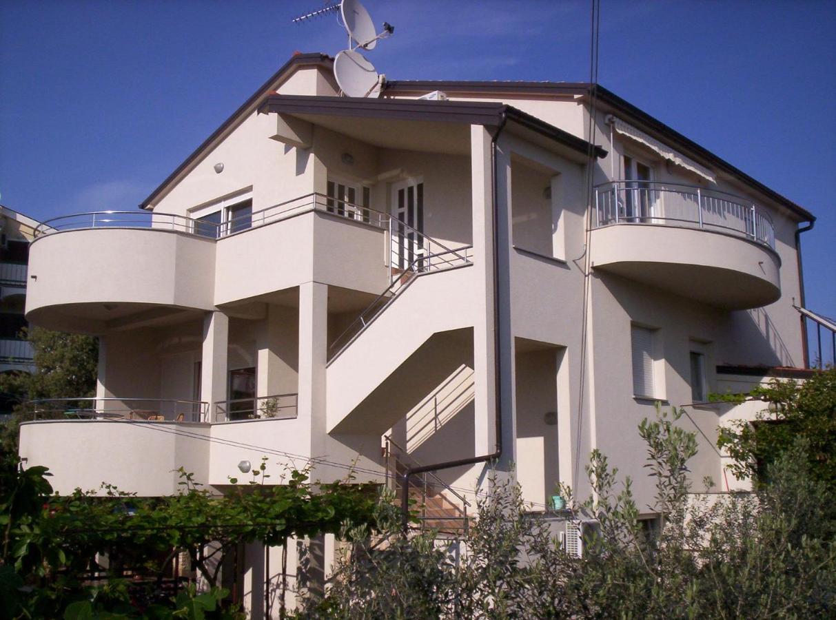 Apartment For Two 200M From The Beach Pola Esterno foto