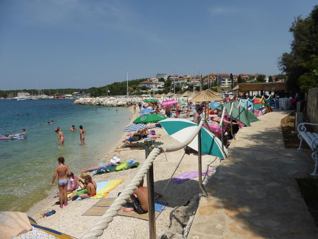 Apartment For Two 200M From The Beach Pola Esterno foto